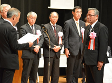 「12.1月号目標達成ＪＡ」部門で表彰を受けるＪＡみやぎ登米　榊原組合長